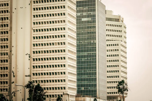 Srail Tel Aviv Sokaklarındaki Modern Bir Binanın Dış Görünüşü — Stok fotoğraf