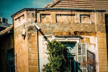İsrail 'de Tel Aviv sokaklarındaki modern bir binanın dış görünüşü