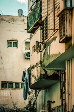 İsrail 'de Tel Aviv sokaklarındaki modern bir binanın dış görünüşü