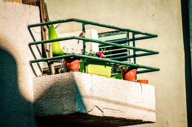 İsrail 'de Tel Aviv sokaklarındaki modern bir binanın dış görünüşü