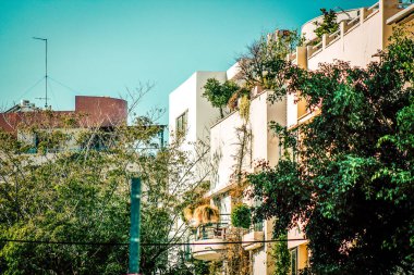İsrail 'de Tel Aviv sokaklarındaki modern bir binanın dış görünüşü