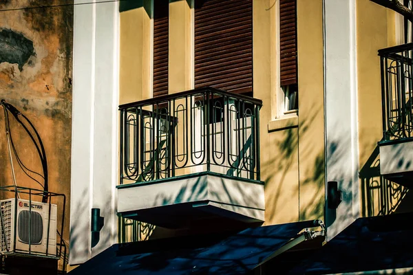 Blick Auf Die Fassade Eines Modernen Gebäudes Den Straßen Von — Stockfoto