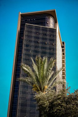 İsrail 'in Tel Aviv kentindeki modern bir binanın dış görünüşü