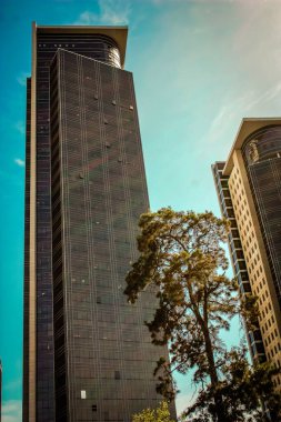 İsrail 'in Tel Aviv kentindeki modern bir binanın dış görünüşü