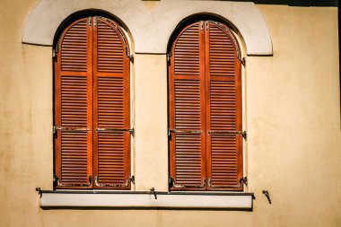 İsrail 'in Tel Aviv kentindeki modern bir binanın dış görünüşü