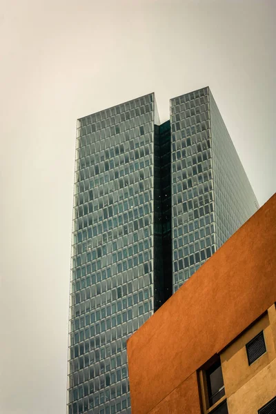 Uitzicht Gevel Van Een Modern Gebouw Het Centrum Van Tel — Stockfoto