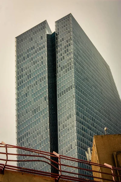 Pohled Fasádu Moderní Budovy Centru Tel Avivu Izraeli — Stock fotografie