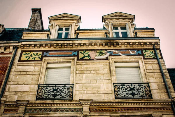 Fransa Nın Tarihi Reims Şehir Merkezindeki Bir Binanın Dış Görünüşü — Stok fotoğraf