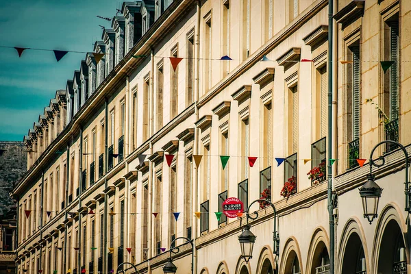 Widok Fasadę Budynku Zabytkowym Centrum Reims Francji — Zdjęcie stockowe