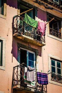 Lizbon şehir merkezindeki bir binanın dış görünüşü Portekiz 'de