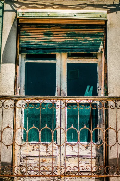 Blick Auf Die Fassade Eines Gebäudes Der Innenstadt Von Lissabon — Stockfoto