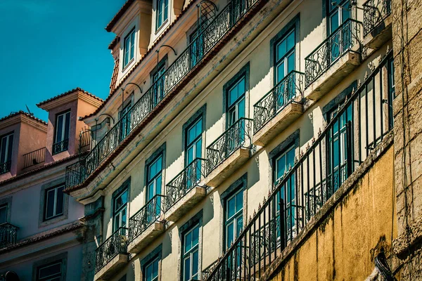 Kilátás Egy Épület Homlokzatára Lisszabon Belvárosában Portugáliában — Stock Fotó