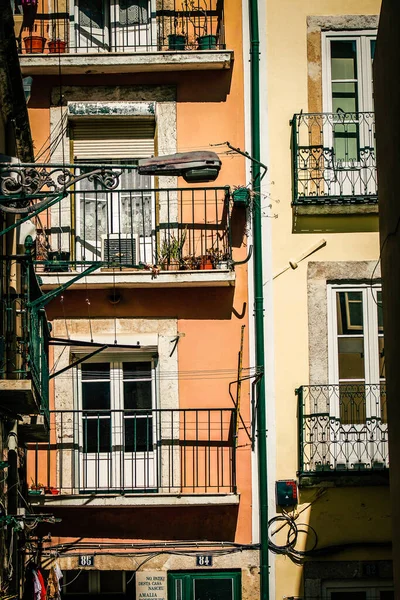 Kilátás Egy Épület Homlokzatára Lisszabon Belvárosában Portugáliában — Stock Fotó