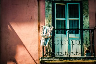 Lizbon şehir merkezindeki bir binanın dış görünüşü Portekiz 'de