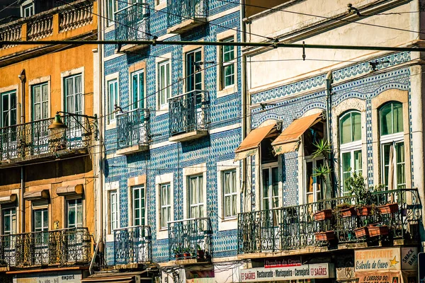Blick Auf Die Fassade Eines Gebäudes Der Innenstadt Von Lissabon — Stockfoto