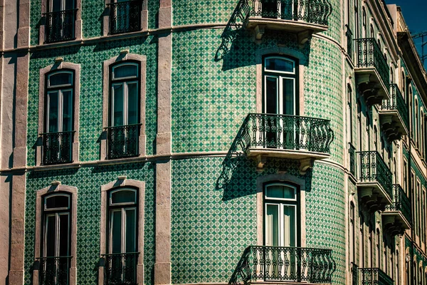 Blick Auf Die Fassade Eines Gebäudes Der Innenstadt Von Lissabon — Stockfoto