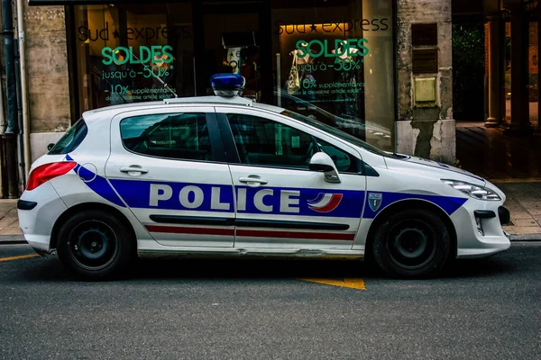 Nahaufnahme Eines Offiziellen Polizeiwagens Der Durch Die Straßen Der Innenstadt — Stockfoto