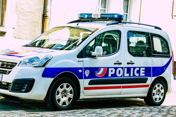 Nahaufnahme Eines Offiziellen Polizeiwagens Der Durch Die Straßen Der Innenstadt — Stockfoto