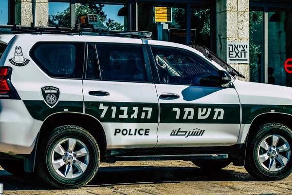 Close Van Een Officiële Politieauto Patrouilleren Straten Van Het Centrum — Stockfoto