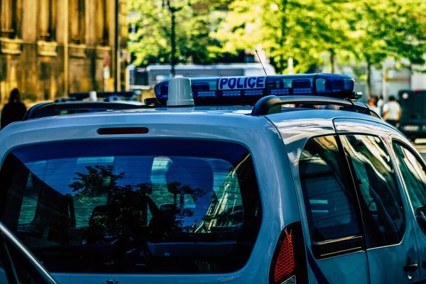 Primer Plano Coche Oficial Policía Patrullando Las Calles Del Centro — Foto de Stock