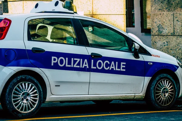 Primer Plano Coche Oficial Policía Patrullando Las Calles Del Centro — Foto de Stock