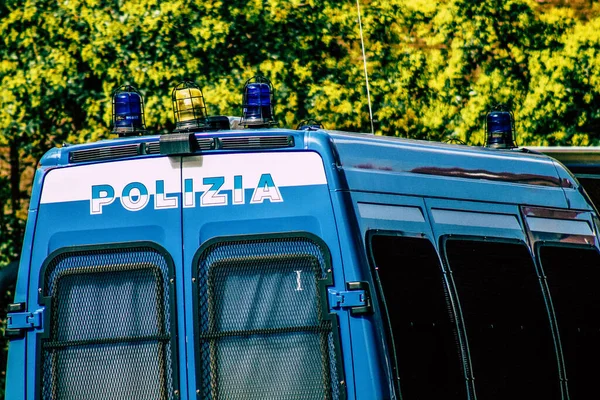 Primer Plano Coche Oficial Policía Patrullando Las Calles Del Centro — Foto de Stock