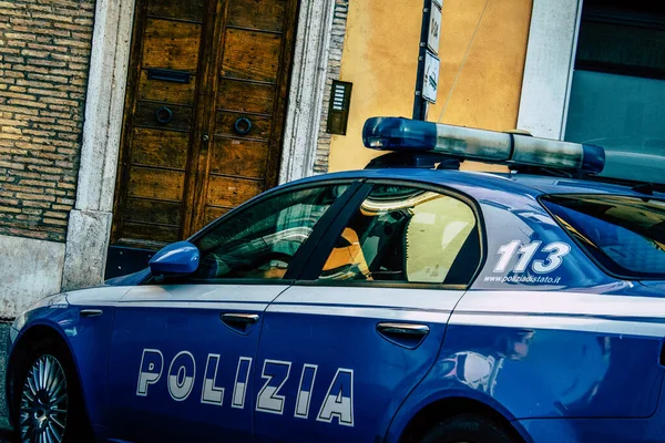 Nahaufnahme Eines Offiziellen Polizeiwagens Der Durch Die Straßen Der Innenstadt — Stockfoto