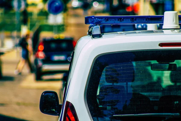 Primer Plano Coche Oficial Policía Patrullando Las Calles Del Centro —  Fotos de Stock