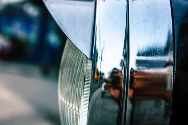 Close Van Een Motorfiets Rollen Straten Van Het Centrum Van — Stockfoto