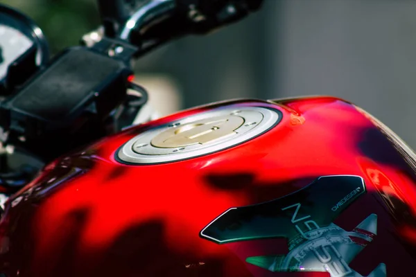 Closeup Motorcycle Rolling Streets City Center Metropolitan Area — Stock Photo, Image