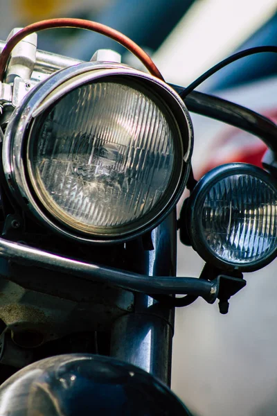 Fechar Uma Moto Rolando Nas Ruas Centro Cidade Área Metropolitana — Fotografia de Stock