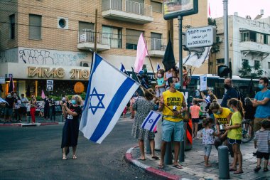 Tel Aviv İsrail 10 Ekim 2020 Tel Aviv sokaklarında Coronavirus salgınıyla ilgili hükümet politikalarına karşı gösteri yapan kimliği belirsiz İsrail halkının görüntüsü