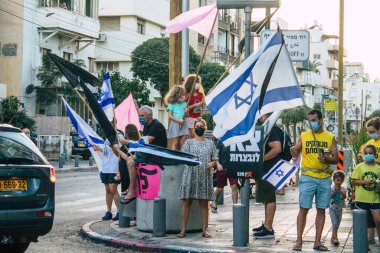 Tel Aviv İsrail 10 Ekim 2020 Tel Aviv sokaklarında Coronavirus salgınıyla ilgili hükümet politikalarına karşı gösteri yapan kimliği belirsiz İsrail halkının görüntüsü