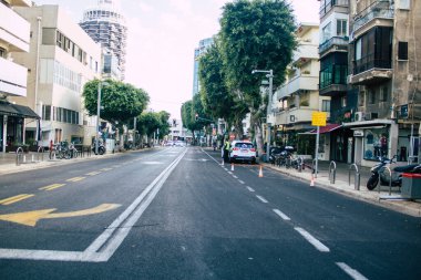 Tel Aviv İsrail 10 Ekim 2020 Tel Aviv sokaklarında bir İsrail Ulusal Polis kontrol noktası Coronavirus 'un yayılmasını kontrol altına almak ve nüfusu kontrol altına almak için