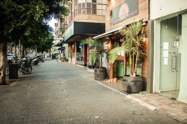 Tel Aviv İsrail 13 Ekim 2020 Coronavirus salgını sırasında Tel Aviv 'in boş sokaklarının görüntüsü ve İsrail nüfusunun sınırlandırılması