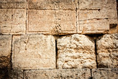 Batı Duvarı 'na yakın olan Ağlama Duvarı, sıklıkla The Kotel olarak kısaltılır. Eski Kudüs şehrinde yer alan Yahudiler için dünyadaki en dindar yerleşim yeridir.