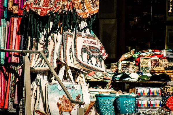 Nahaufnahme Von Dekorativen Gegenständen Die Einem Souvenirladen Für Touristen Der — Stockfoto