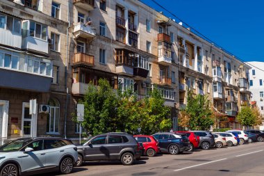 Kharkiv, Ukrayna, 3 Eylül 2025 Cityscape ve Harkiv sokakları, Ukrayna sınırına yakın. Şehir savaş bölgelerine çok yakın ve her gün Rus İHA 'ları ve füzeleri tarafından saldırıya uğruyor..