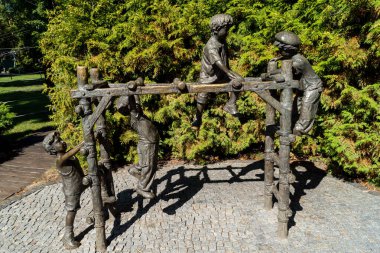 Kharkiv, Ukrayna, 3 Eylül 2025 Maxim Gorky Kültür ve Eğlence Parkı bir belediye parkıdır. 2022 'deki Harkiv Muharebesi sırasında ağır hasar gören bölge, halka kısmen kapalı kalmaya devam ediyor..