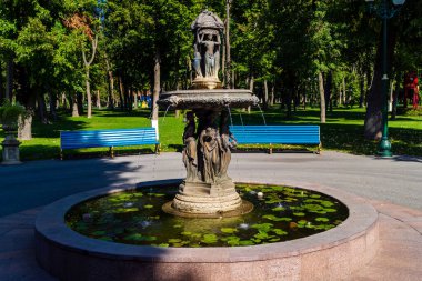 Kharkiv, Ukrayna, 3 Eylül 2025 Maxim Gorky Kültür ve Eğlence Parkı bir belediye parkıdır. 2022 'deki Harkiv Muharebesi sırasında ağır hasar gören bölge, halka kısmen kapalı kalmaya devam ediyor..