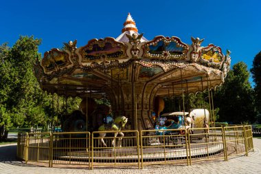 Kharkiv, Ukrayna, 3 Eylül 2025 Maxim Gorky Kültür ve Eğlence Parkı bir belediye parkıdır. 2022 'deki Harkiv Muharebesi sırasında ağır hasar gören bölge, halka kısmen kapalı kalmaya devam ediyor..