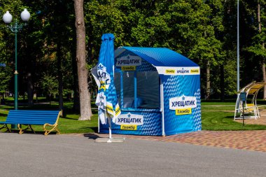 Kharkiv, Ukrayna, 3 Eylül 2025 Maxim Gorky Kültür ve Eğlence Parkı bir belediye parkıdır. 2022 'deki Harkiv Muharebesi sırasında ağır hasar gören bölge, halka kısmen kapalı kalmaya devam ediyor..