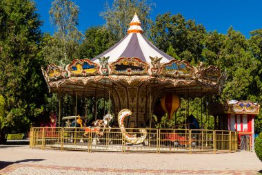 Kharkiv, Ukrayna, 3 Eylül 2025 Maxim Gorky Kültür ve Eğlence Parkı bir belediye parkıdır. 2022 'deki Harkiv Muharebesi sırasında ağır hasar gören bölge, halka kısmen kapalı kalmaya devam ediyor..