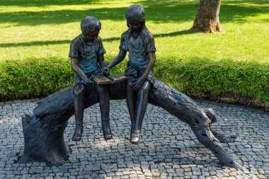 Kharkiv, Ukrayna, 3 Eylül 2025 Maxim Gorky Kültür ve Eğlence Parkı bir belediye parkıdır. 2022 'deki Harkiv Muharebesi sırasında ağır hasar gören bölge, halka kısmen kapalı kalmaya devam ediyor..