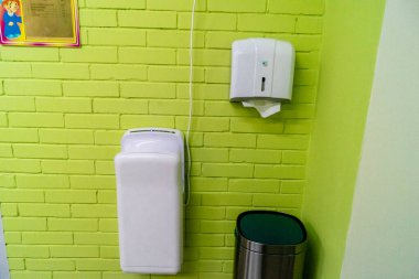 Kharkiv, Ukrayna, 5 Eylül 2025 Saltivska bölgesinde yeni inşa edilen yeraltı okulları. Bu güvenli eğitim alanı, toplam 366 çocuğu barındıran beş sınıfı içeriyor..