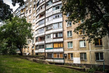 Harkiv, Ukrayna, 5 Eylül 2025, Harkiv 'in kuzeyindeki Saltivka' da Hasarlı Bina. Banliyö bölgesi, Rusya 'nın bombardımanından ülkedeki diğer bölgelerden daha fazla etkilendi..