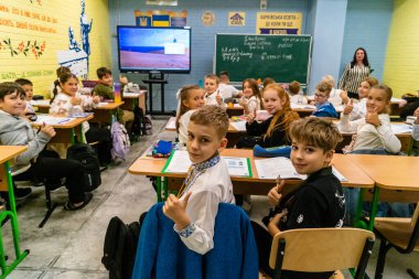 Kharkiv, Ukrayna, 5 Eylül 2025 Saltivska bölgesinde yeni inşa edilen yeraltı okulları. Bu güvenli eğitim alanı, toplam 366 çocuğu barındıran beş sınıfı içeriyor..