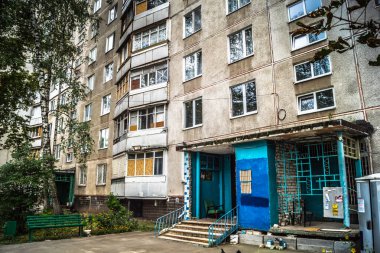 Harkiv, Ukrayna, 5 Eylül 2025, Harkiv 'in kuzeyindeki Saltivka' da Hasarlı Bina. Banliyö bölgesi, Rusya 'nın bombardımanından ülkedeki diğer bölgelerden daha fazla etkilendi..