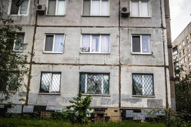 Harkiv, Ukrayna, 5 Eylül 2025, Harkiv 'in kuzeyindeki Saltivka' da Hasarlı Bina. Banliyö bölgesi, Rusya 'nın bombardımanından ülkedeki diğer bölgelerden daha fazla etkilendi..