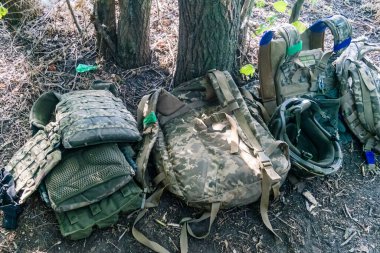 Donbass, Ukrayna, 16 Ağustos 2025 Ukrayna askerleri çeşitli savaş teknikleri eğitimi almıştır. Tatbikat ve siper savaşı talimi yapıyorlar. Rusya 'ya karşı yürütülen savaşta askerlik eğitimi hayati önem taşıyor.